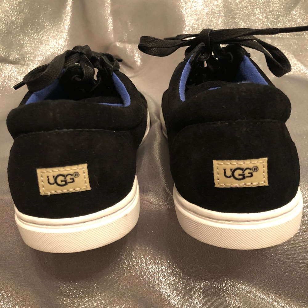 Women’s Ugg sneaker Size 9 Black suede - Picture 8 of 8